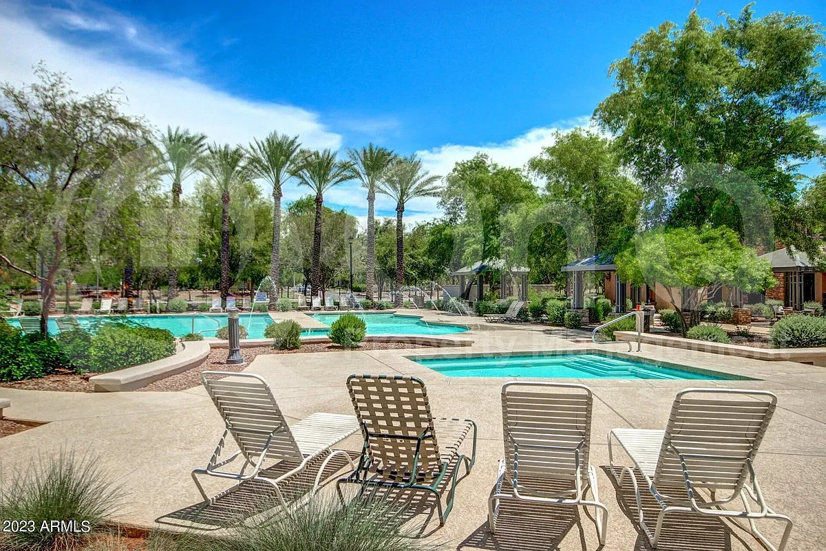 3 bed, 2.0 bath, 1802 sqft, $2,299 — Photo 2