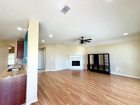 2nd image of 902 Rockton Dr