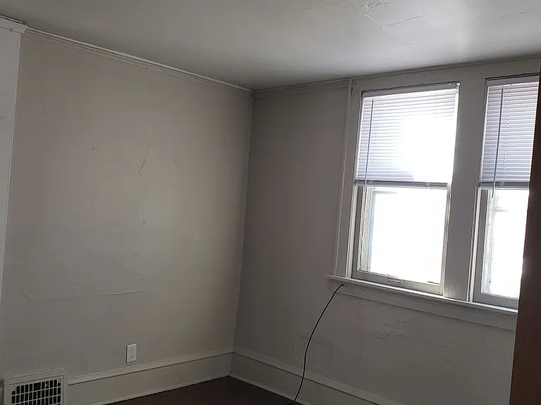 2432 W Concordia Ave — Photo 5