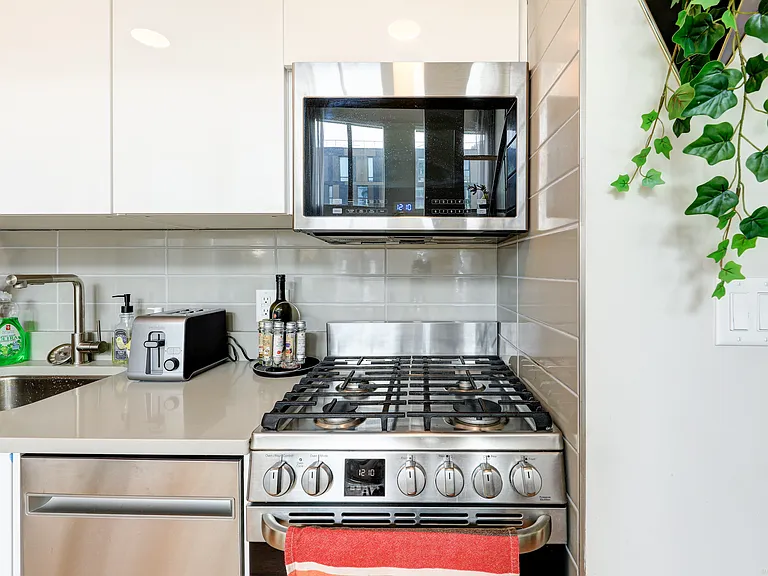 933 Seymour St #1106 — Photo 5