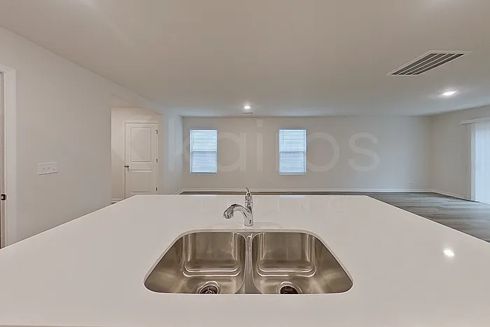 113 Inez Ave — Photo 9