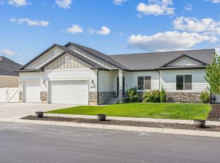 4957 N Sage Park Dr, Eagle Mountain, UT 84005