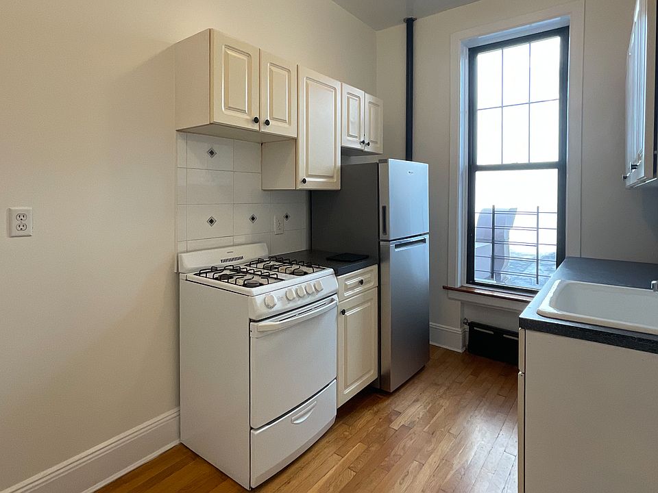 1st image of 439 9th St Ste 1
