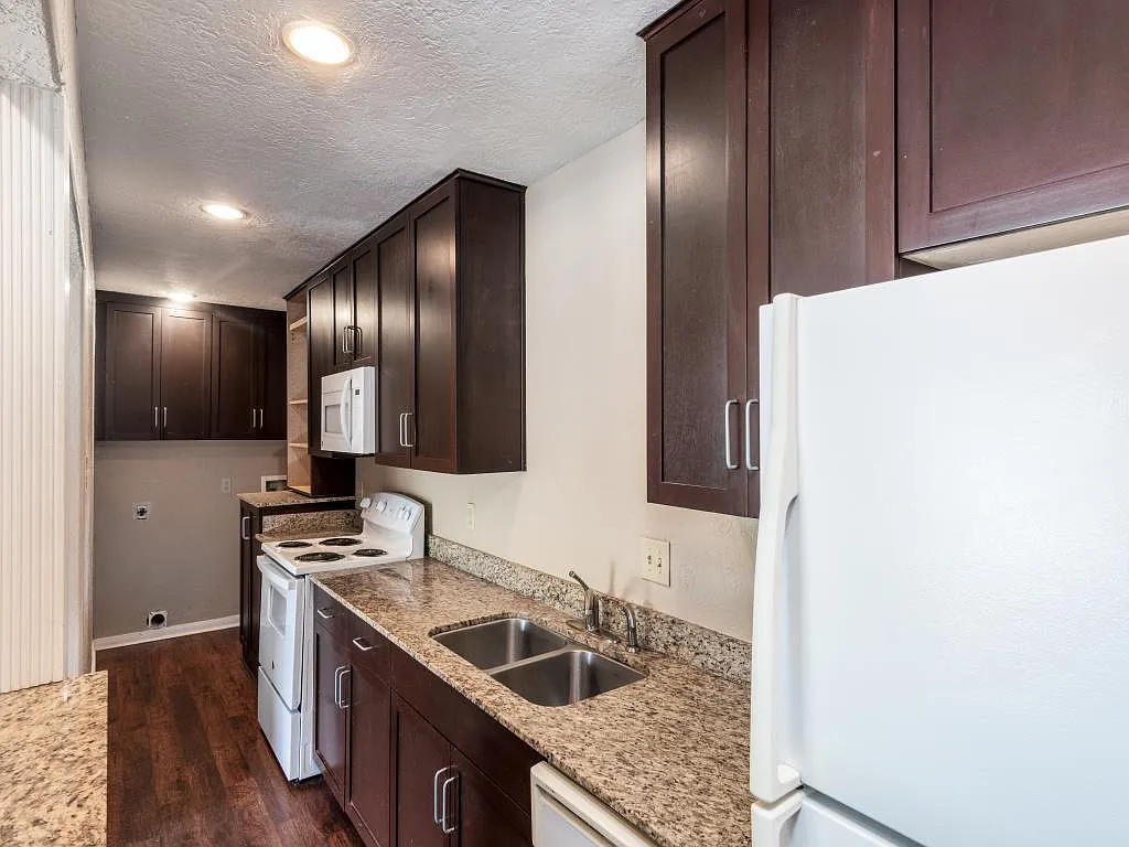2 bed, 999 sqft, $1,095 — Photo 3