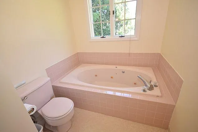 105 N Valley Rd — Photo 17