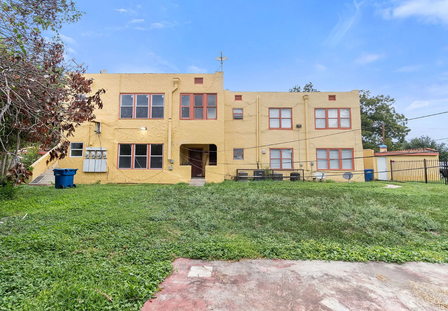 1630 W Rosewood Ave — Photo 4