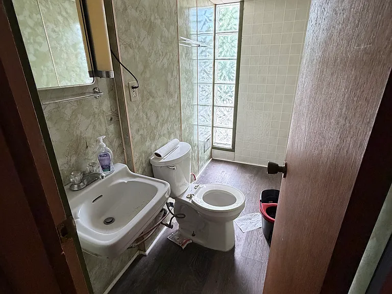 610 E Lawrence St — Photo 12