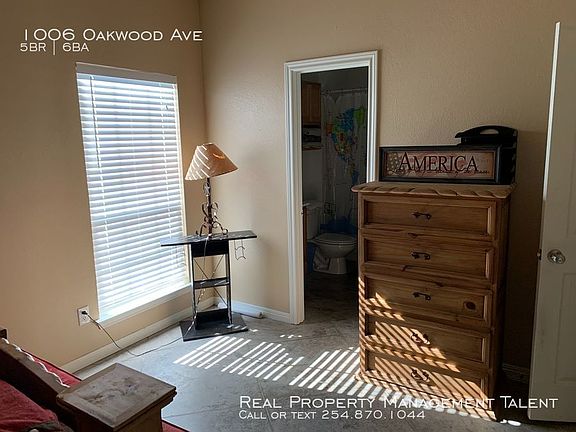 4th image of 1006 Oakwood Ave