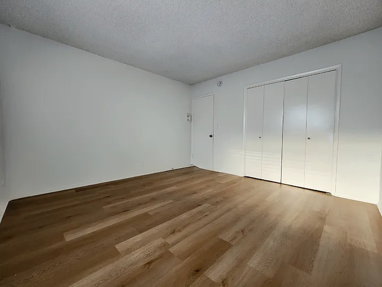 10138 Palms Blvd #6 — Photo 16
