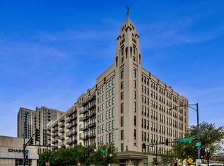 758 N Larrabee St APT 703, Chicago, IL 60654