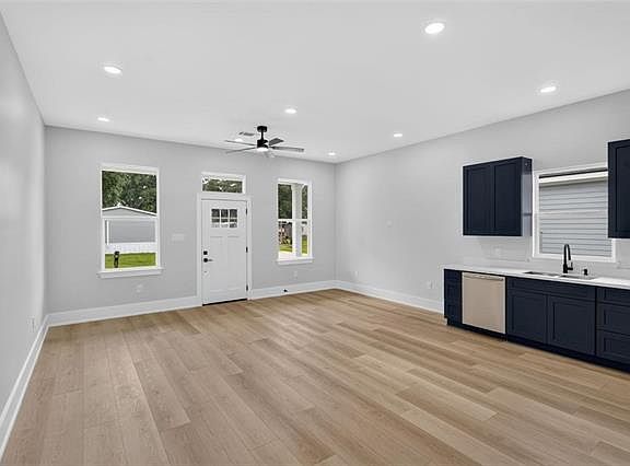 4th image of 401 E 1st St #A
