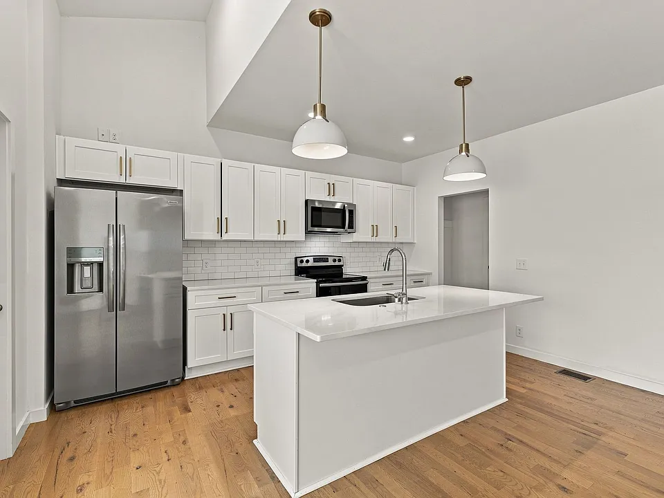 1136 Alcove Way
