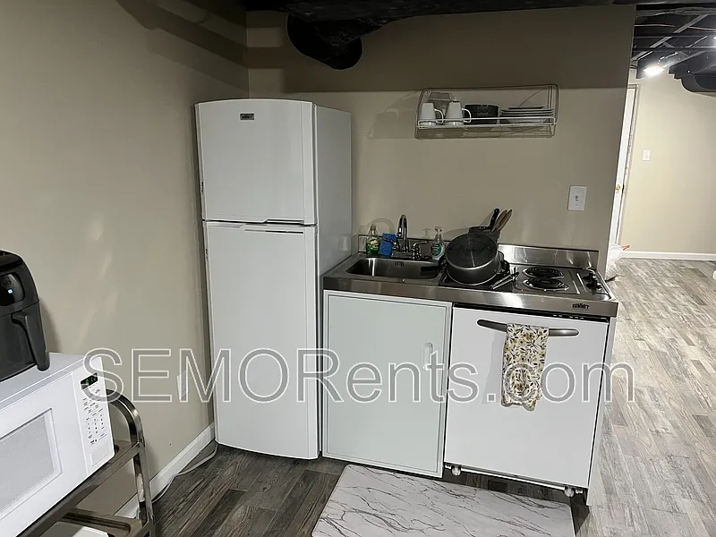 2 bed, 1.0 bath, $1,295 — Photo 4