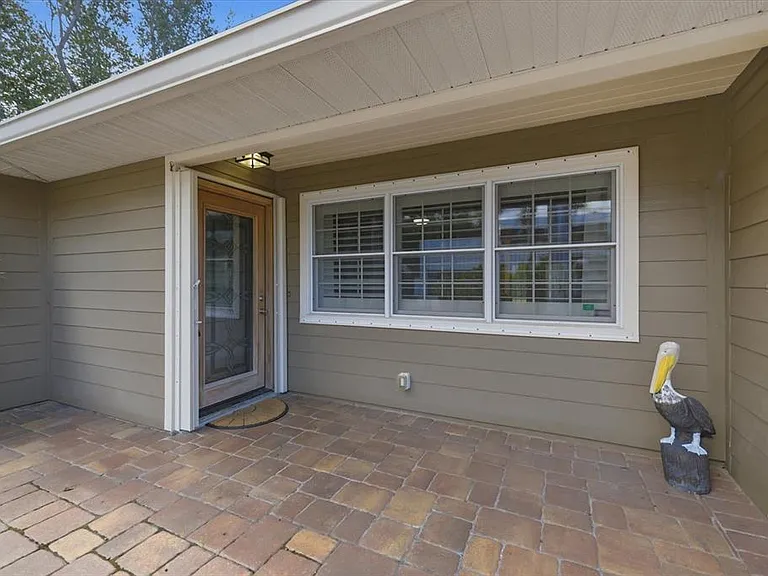 1894 Loma Linda St — Photo 2