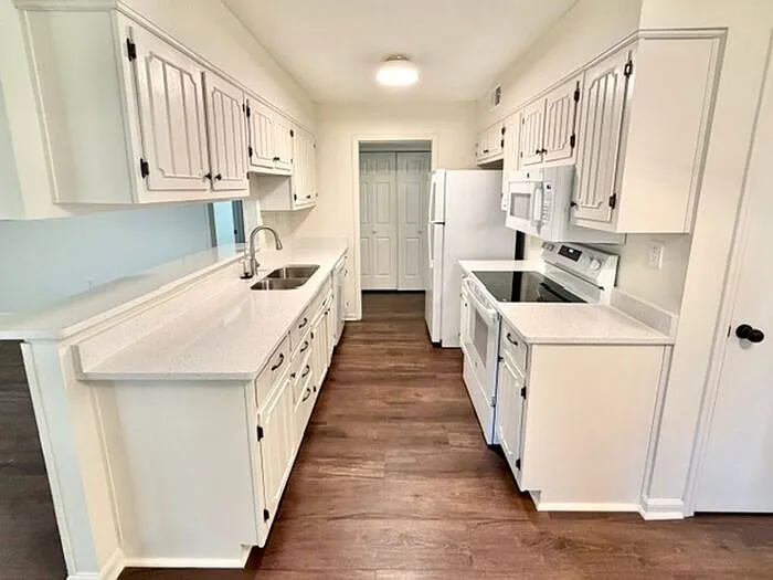 3 bed, 2.0 bath, 1567 sqft, $1,810 — Photo 4