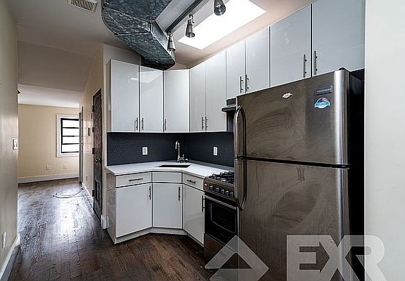 2nd image of 364 Bainbridge St APT 4A