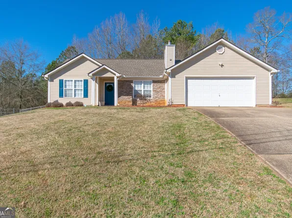 6 Huntington Dr, Grantville, GA 30220