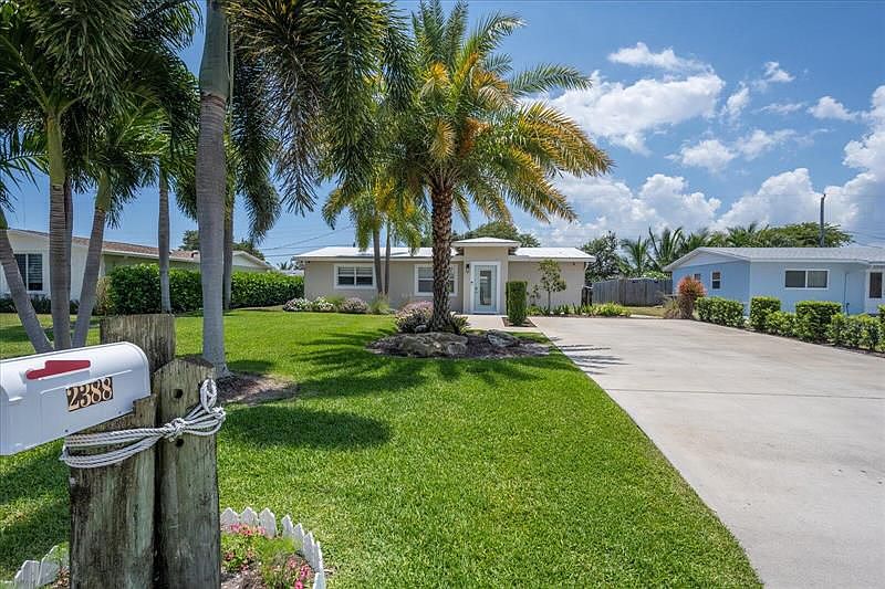 1st image of 2388 Edgewater Dr