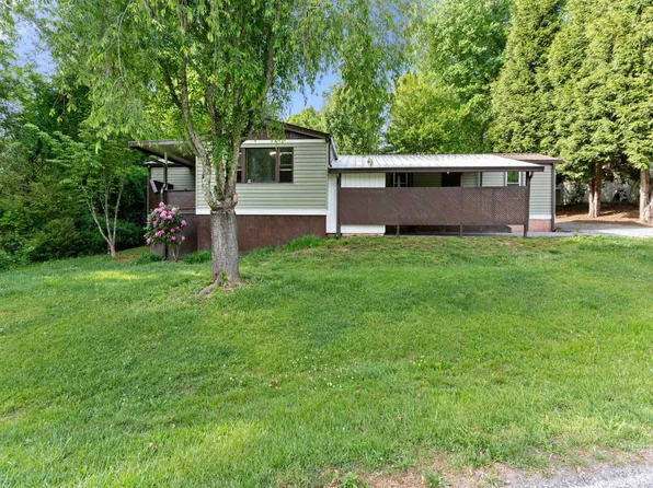 617 Waddell Dr, Hendersonville, NC 28792