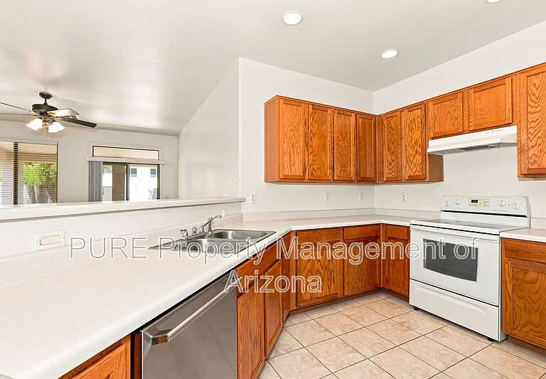 1136 E Nickleback St — Photo 5