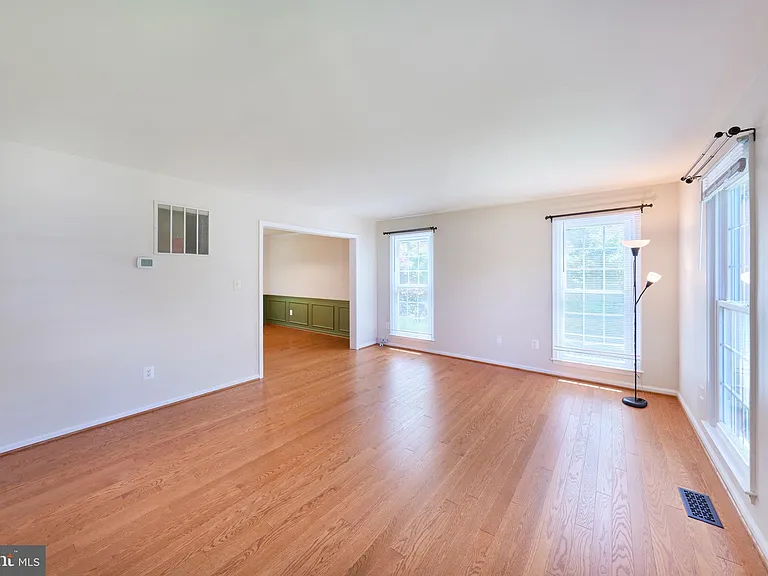 8508 Silverdale Rd — Photo 8