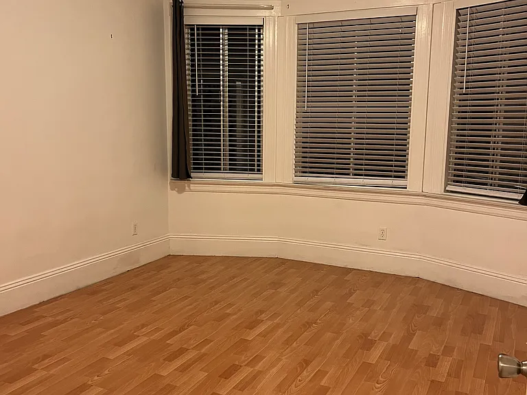 15 Italy Ave — Photo 5