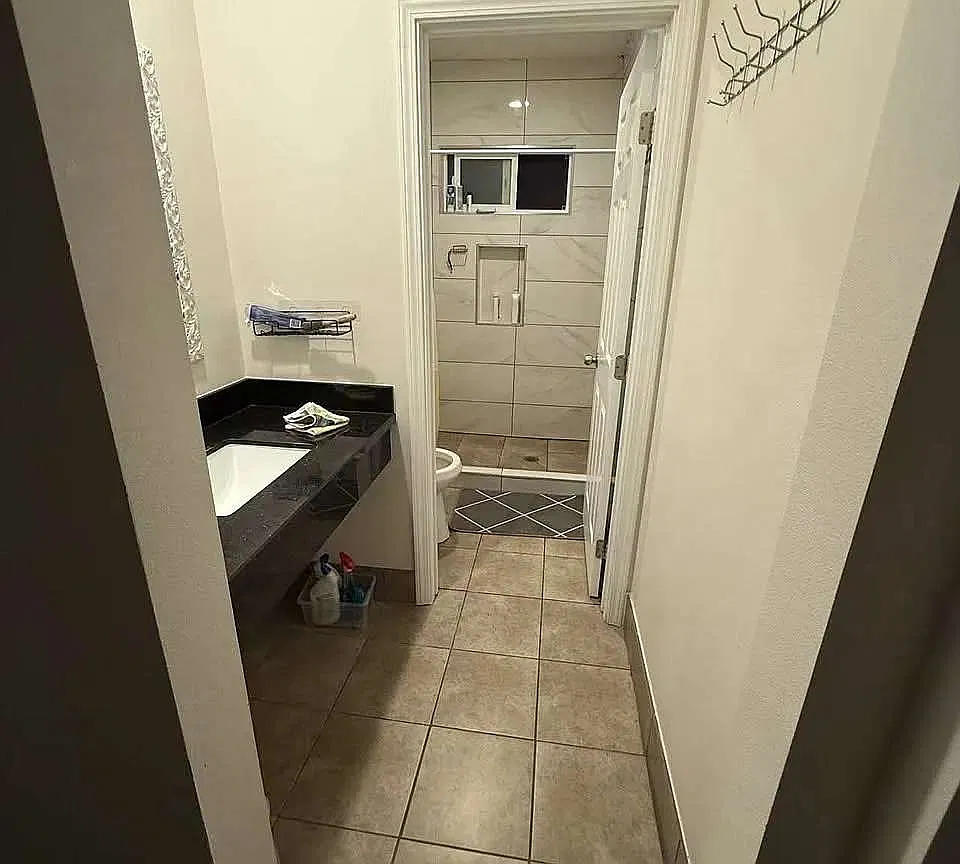 3 bed, 2100 sqft, $900 — Photo 3