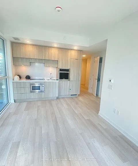39 Roehampton Ave #905 — Photo 3