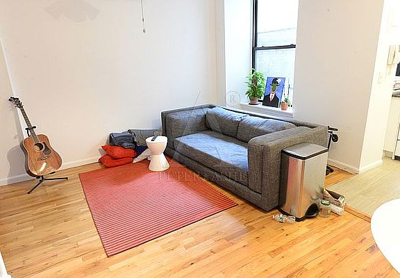 3rd image of 112 W 72nd St APT 8A