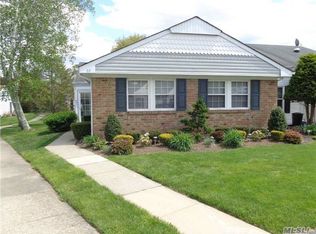 93 Forge Ln, Coram, NY 11727