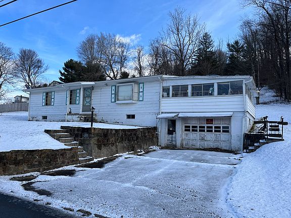 2nd image of 111 Sisler St