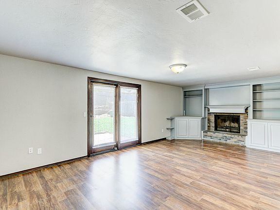 4th image of 974 Castlebury Mansion