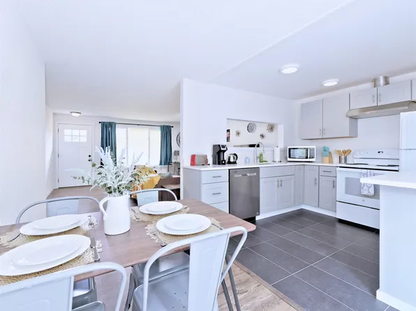 2236 NE 197th Pl APT B, Seattle, WA 98155