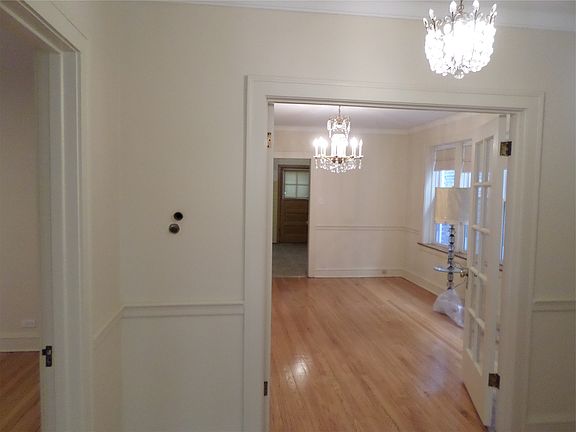 3rd image of 2042 W Fargo Ave #2