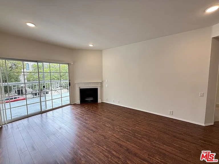 1440 Rexford Dr #105 — Photo 3