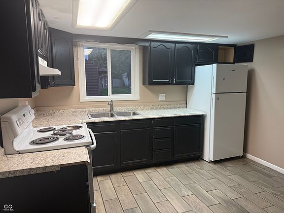3rd image of 2856 Corvallis Cres