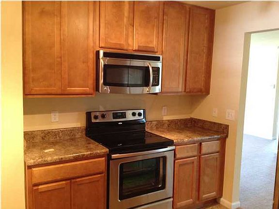3rd image of 231 Lorraine Dr S