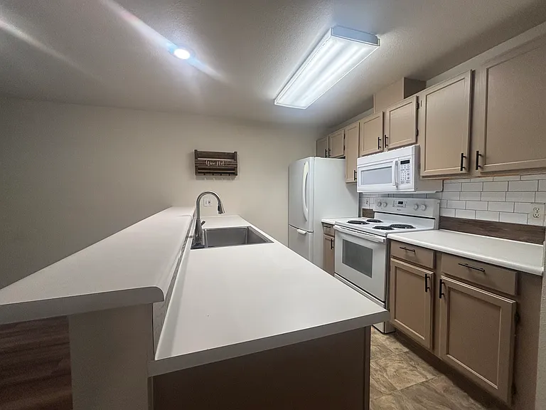 1301 NW Slate Ln #104 — Photo 5