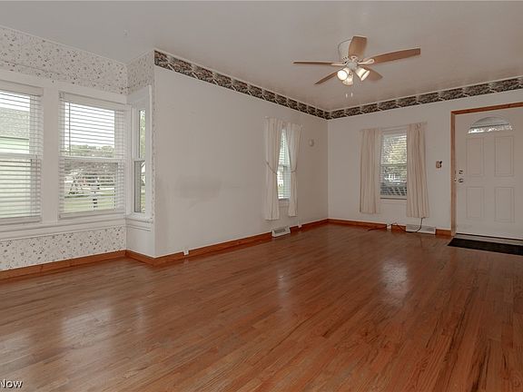 3rd image of 310 Marion Ave