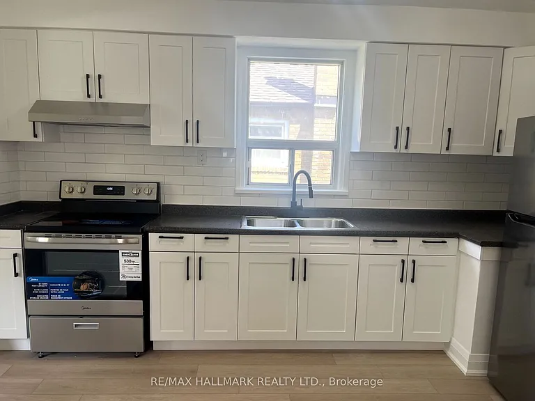29 Savona Dr — Photo 1