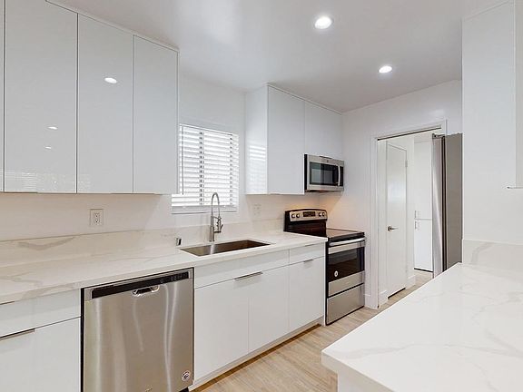 2nd image of 1933 S Bedford St #4