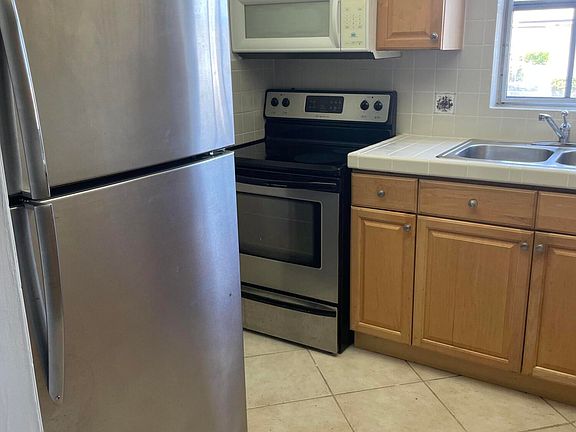 4th image of 2965 ASHLEY Drive W #C