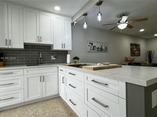5200 Washington St APT 303, Hollywood, FL 33021