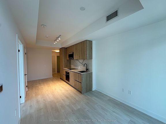 4th image of 127 Broadway Ave #3305