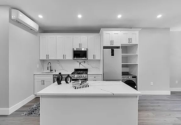 2nd image of 30 Marconi Pl APT 3