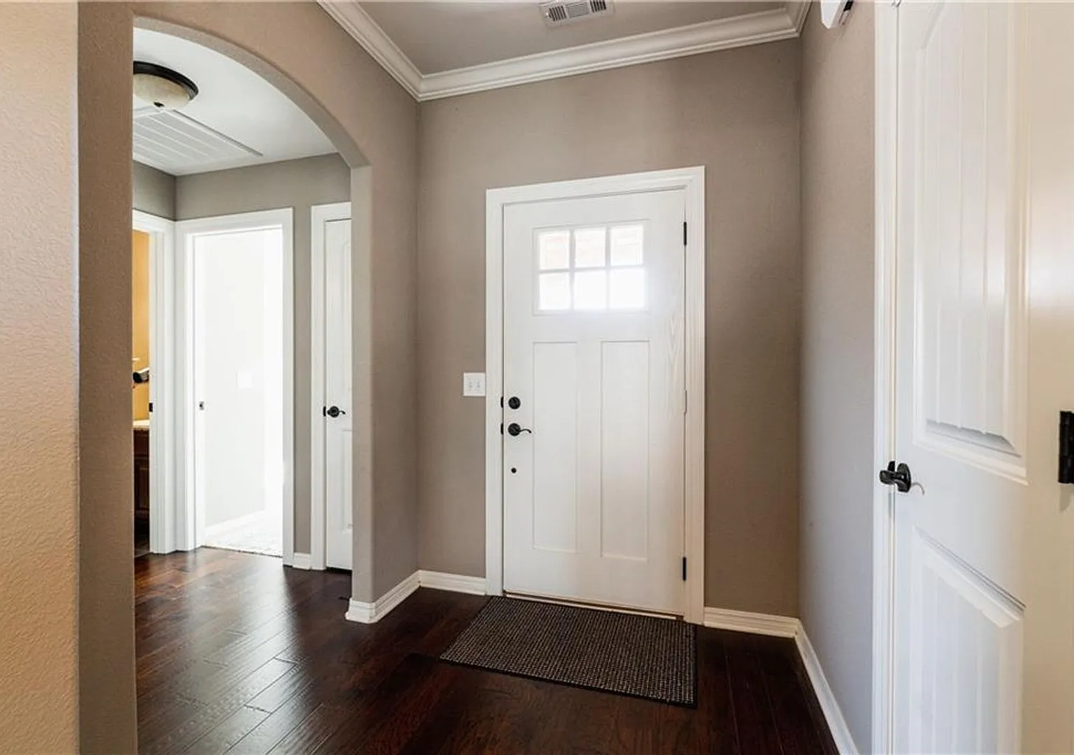 Don't miss this stunning 3 bed 2 bath home. Schedule your showing today! — Photo 4