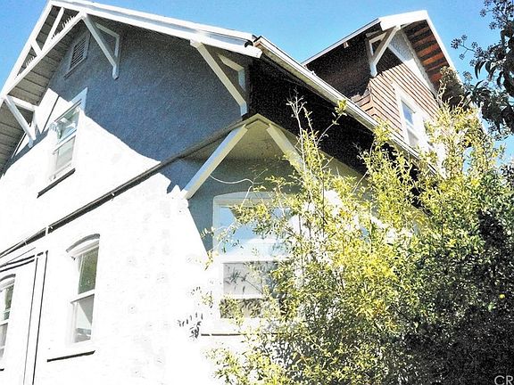 2nd image of 481 1/2 E Avenue 28