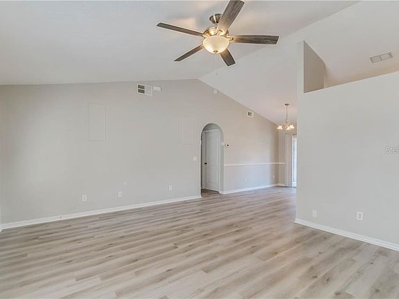 5th image of 825 Arbor Hill Cir
