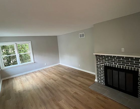 2nd image of 757 Valdes Ave