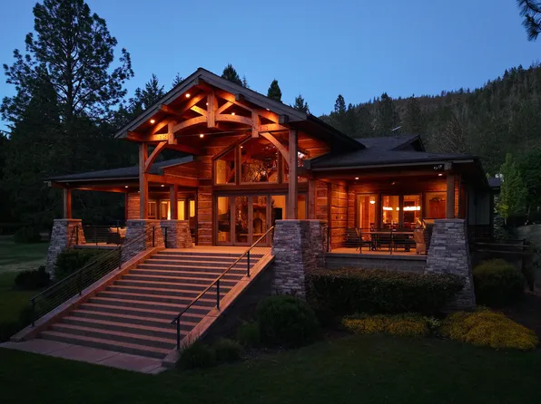 1030 Anglers Pl, Shady Cove, OR 97539